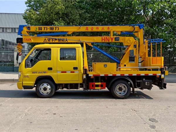 國(guó)六福田雙排座13米高空作業車