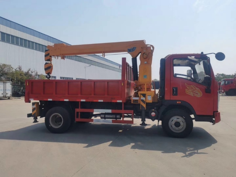 國(guó)六重汽豪曼貨箱4.05米小黃牌随車吊