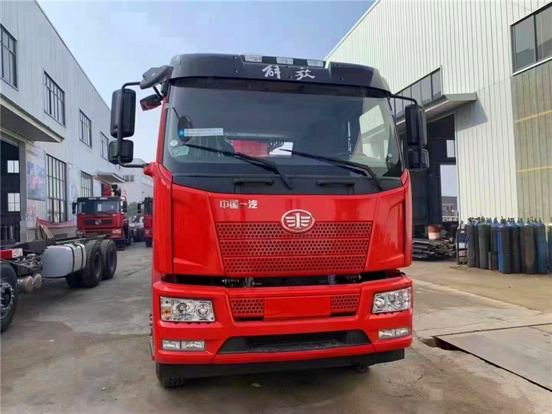 解放國(guó)六前四後(hòu)八随車吊新品上市