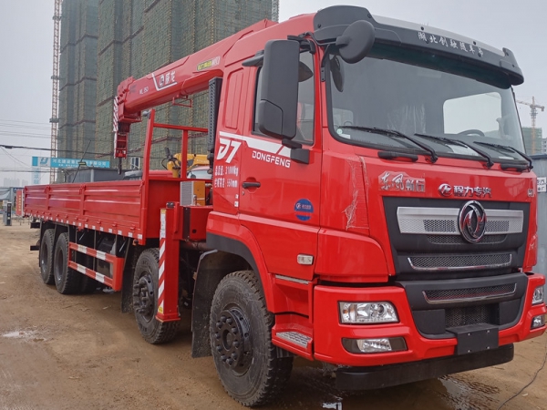 國(guó)六東風暢行D7前四後(hòu)八随車吊新品上市