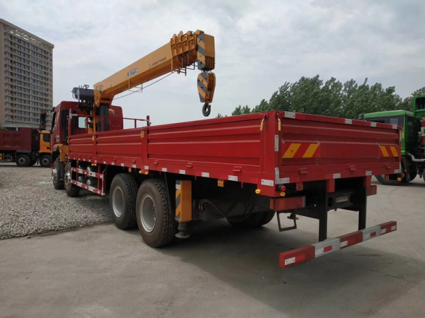 國(guó)六柳汽前四後(hòu)八随車吊全面(miàn)面(miàn)市